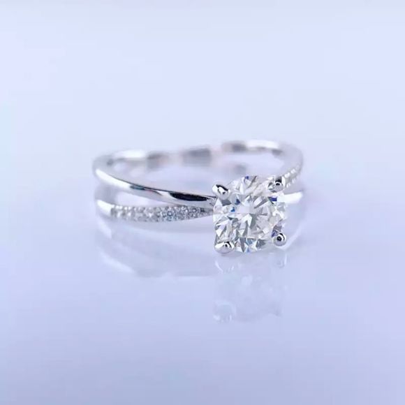 1ct D Moissanite Platinum Plated Ring - Picture 8 of 13
